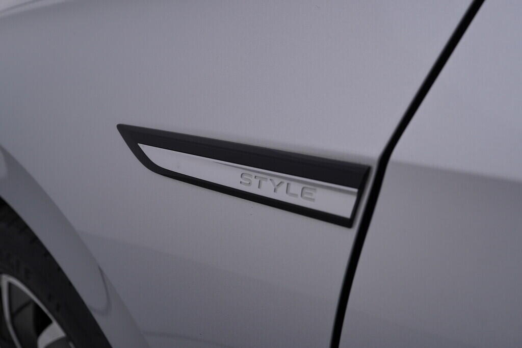 OV190V09369_42.webp_GOLF Style 1.5 TSI 110 kW manuál