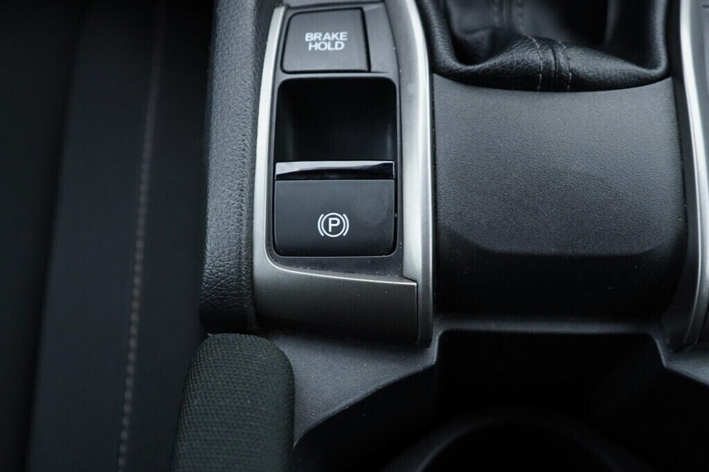 OV190V09378_31.webp_CIVIC Comfort 1.0 VTEC Turbo 95 kW manuál