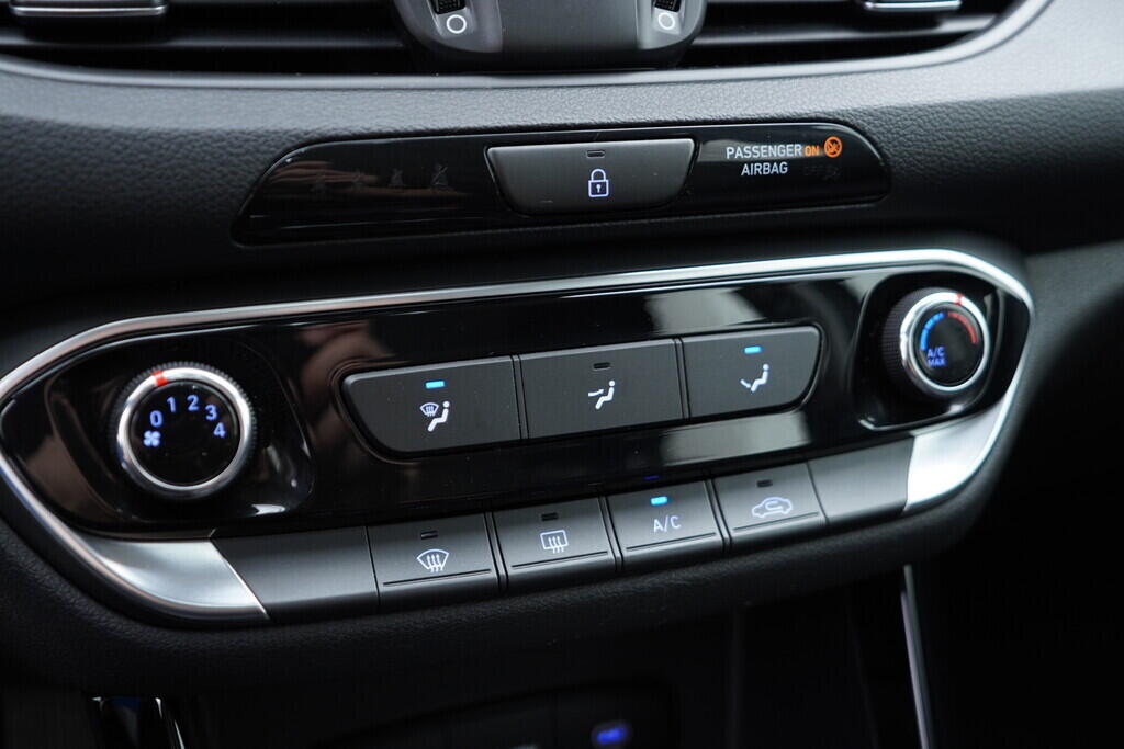 OV190V09382_32.webp_I30 Comfort 1.0  74 kW manuál, DPH