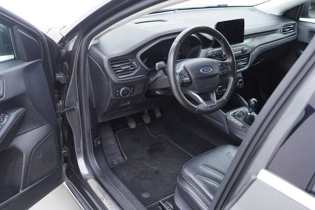 OV190V09384_18.webp_FOCUS Vignale 1.0  92 kW manuál