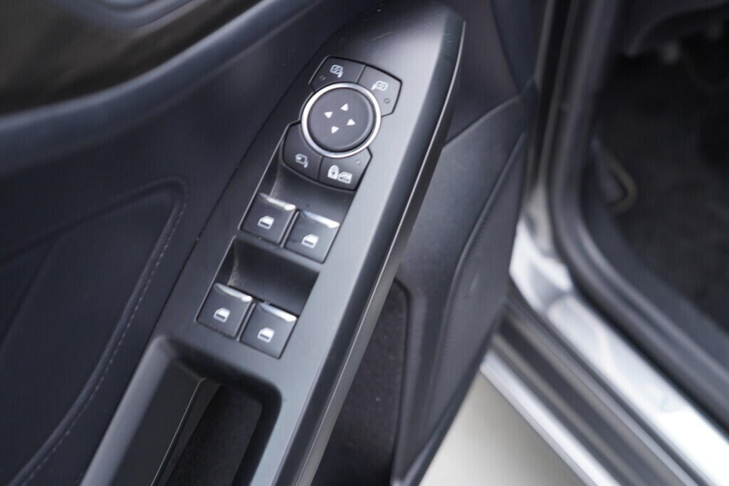 OV190V09384_20.webp_FOCUS Vignale 1.0  92 kW manuál