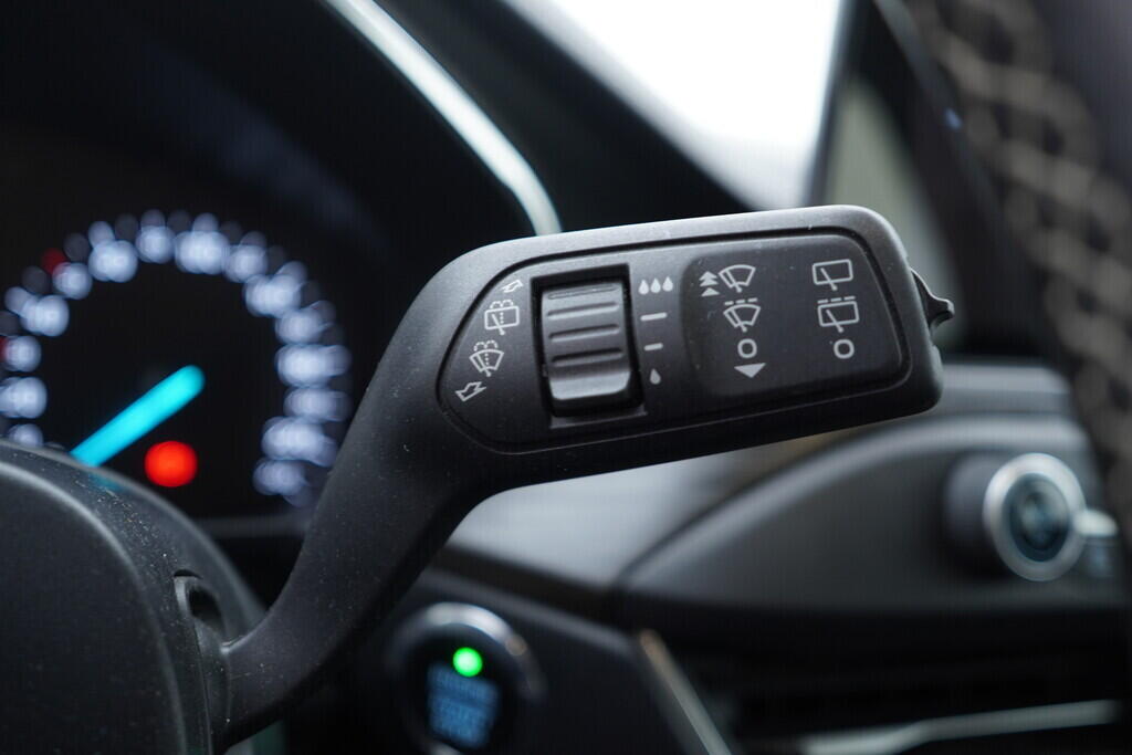 OV190V09384_25.webp_FOCUS Vignale 1.0  92 kW manuál