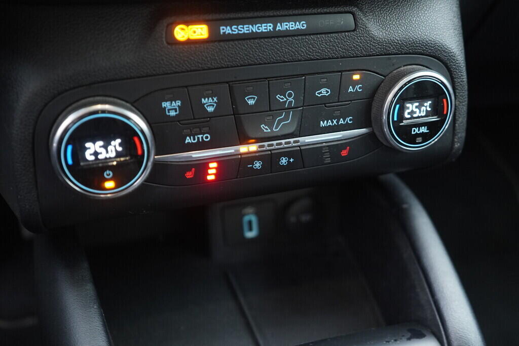 OV190V09384_32.webp_FOCUS Vignale 1.0  92 kW manuál