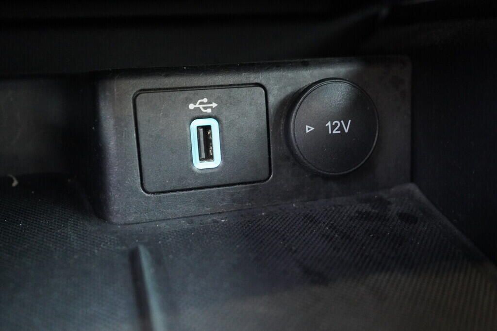 OV190V09384_33.webp_FOCUS Vignale 1.0  92 kW manuál