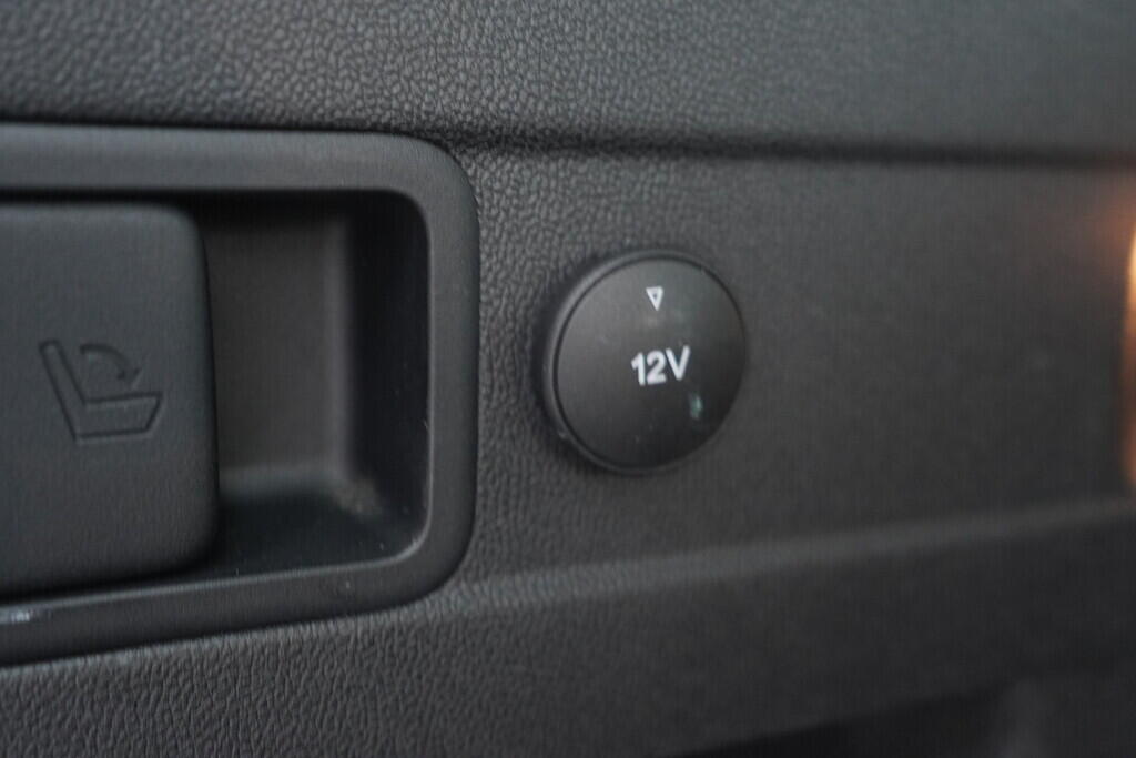 OV190V09384_38.webp_FOCUS Vignale 1.0  92 kW manuál