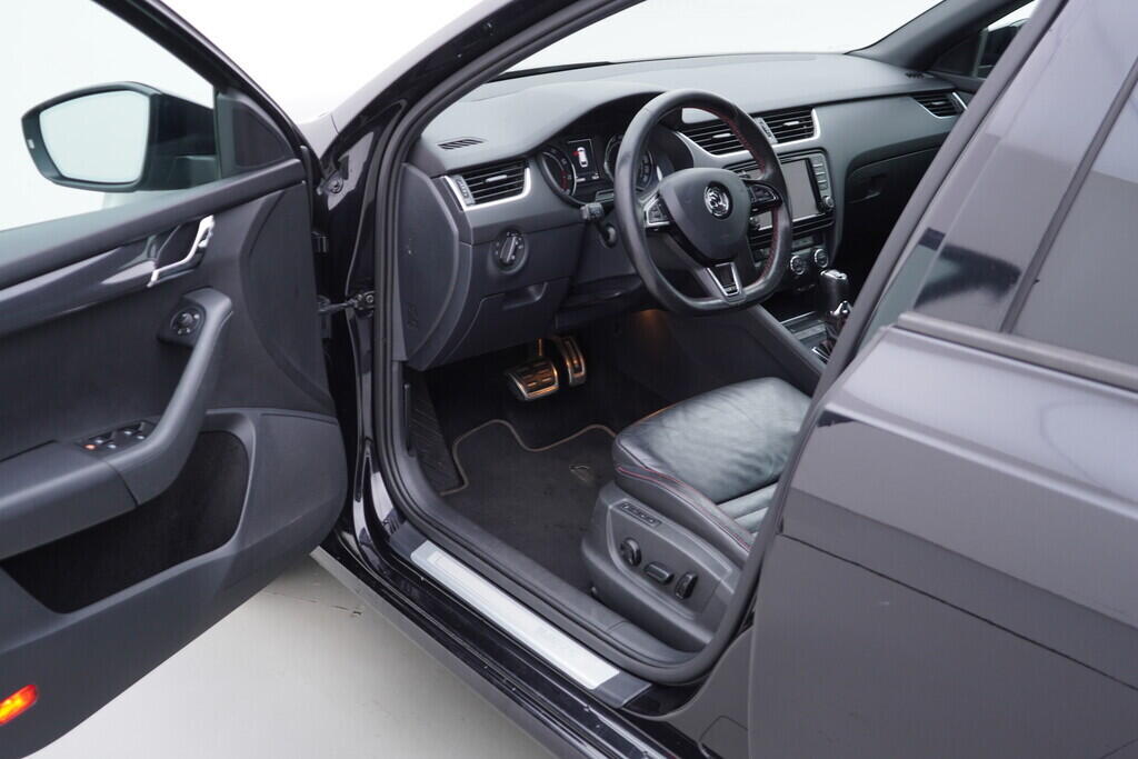 OV190V09388_18.webp_OCTAVIA RS 2.0 TSI 162 kW automat, DPH