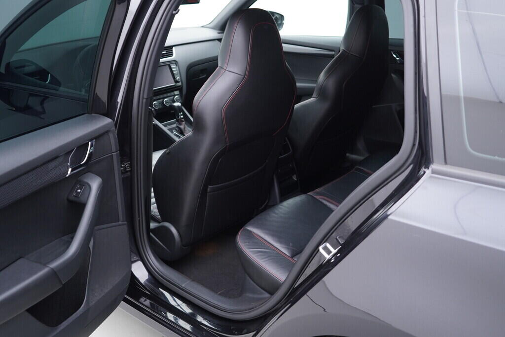 OV190V09388_35.webp_OCTAVIA RS 2.0 TSI 162 kW automat, DPH