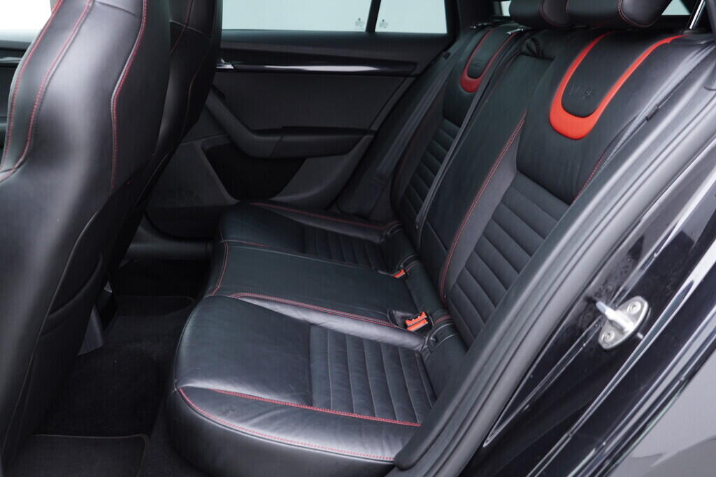 OV190V09388_37.webp_OCTAVIA RS 2.0 TSI 162 kW automat, DPH