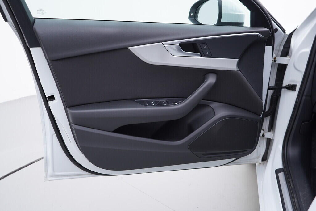 OV190V09389_19.webp_A4 AVANT Ultra 2.0 TDI 110 kW automat