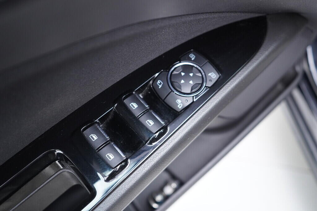 OV190V09390_20.webp_MONDEO Titanium 2.0  110 kW manuál