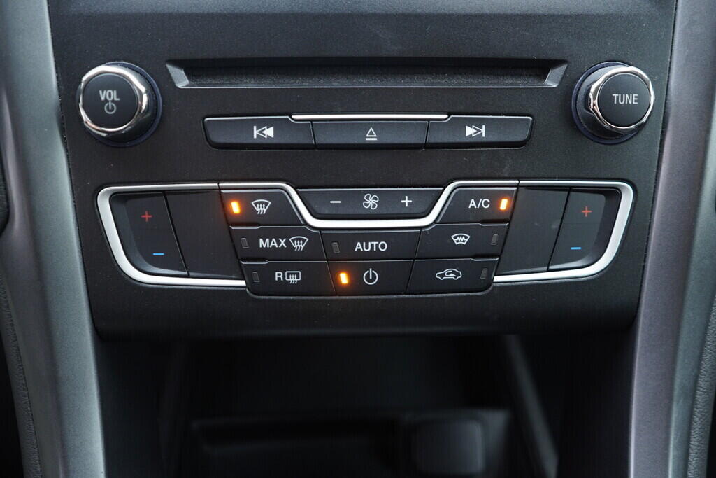 OV190V09390_34.webp_MONDEO Titanium 2.0  110 kW manuál