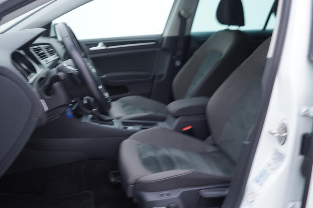 OV190V09393_22.webp_GOLF VARIANT Highline 1.5 TSI 110 kW automat