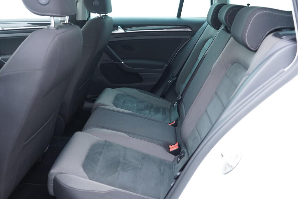 OV190V09393_35.webp_GOLF VARIANT Highline 1.5 TSI 110 kW automat