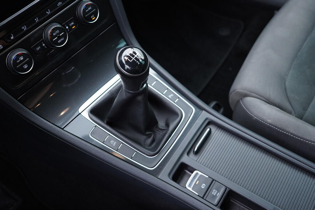 OV190V09394_32.webp_GOLF VARIANT Comfortline 1.5 TSI 96 kW manuál