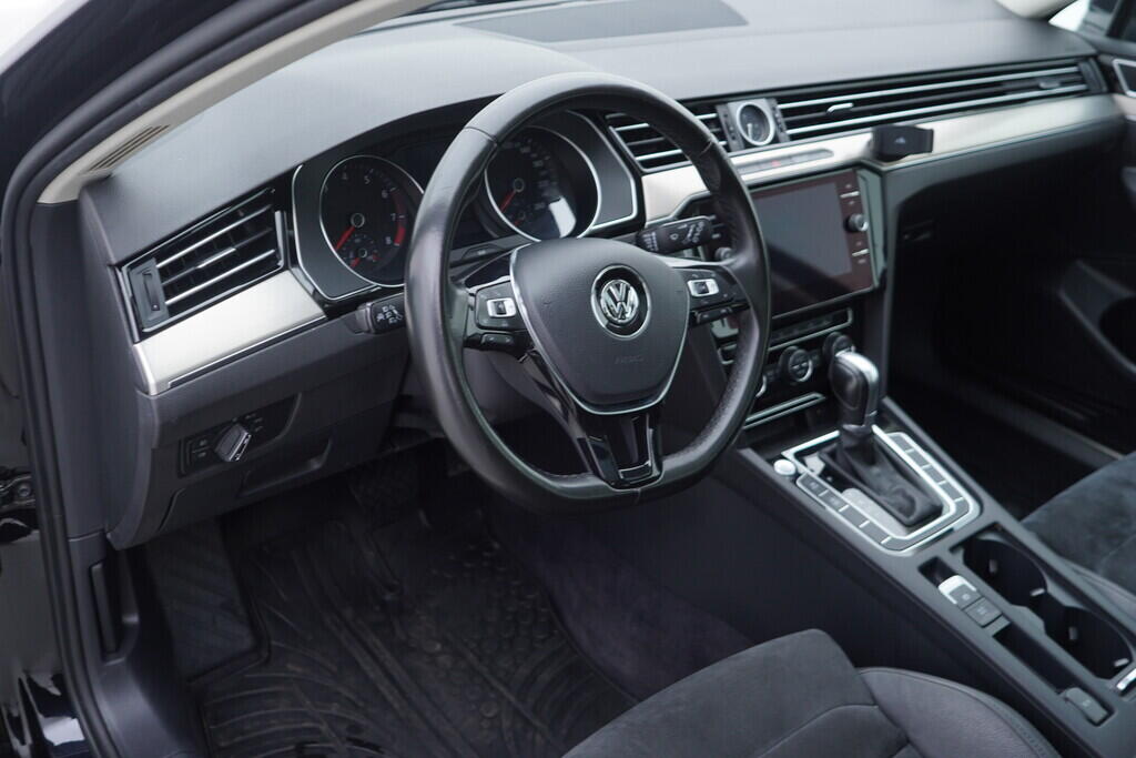 OV190V09395_21.webp_PASSAT VARIANT Highline 2.0 TSI 162 kW automat