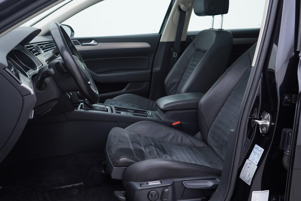 OV190V09395_23.webp_PASSAT VARIANT Highline 2.0 TSI 162 kW automat