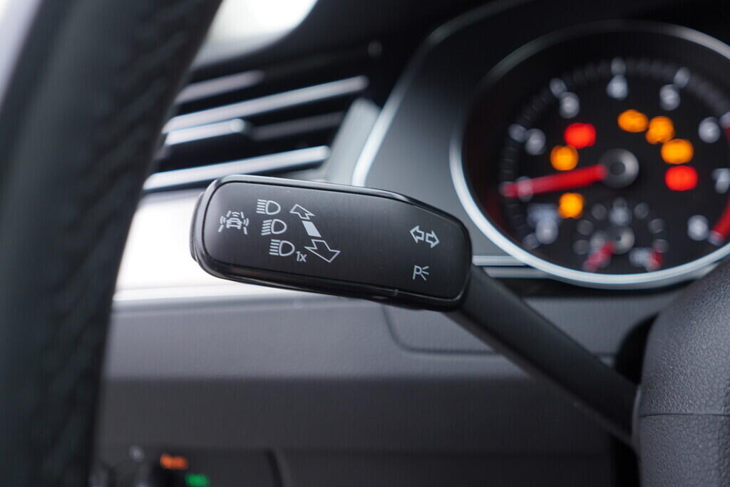 OV190V09395_24.webp_PASSAT VARIANT Highline 2.0 TSI 162 kW automat