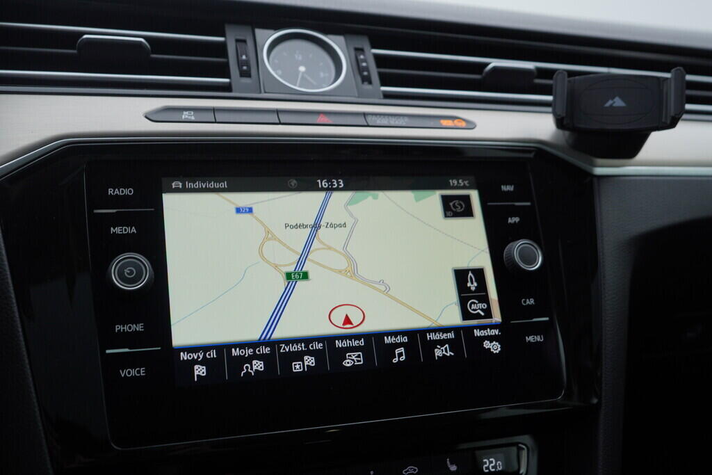 OV190V09395_31.webp_PASSAT VARIANT Highline 2.0 TSI 162 kW automat