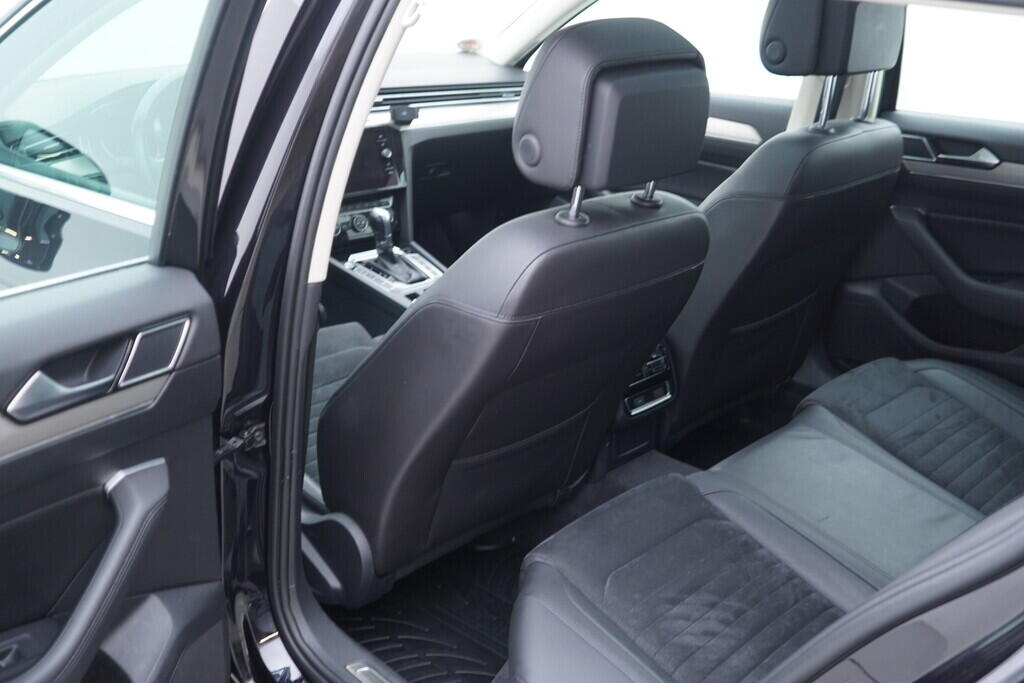 OV190V09395_34.webp_PASSAT VARIANT Highline 2.0 TSI 162 kW automat