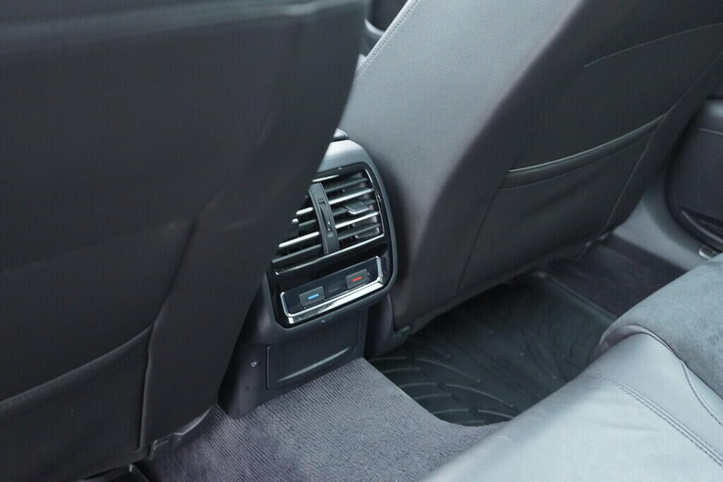 OV190V09395_35.webp_PASSAT VARIANT Highline 2.0 TSI 162 kW automat
