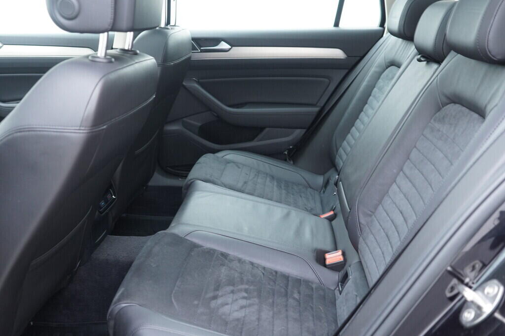 OV190V09395_36.webp_PASSAT VARIANT Highline 2.0 TSI 162 kW automat