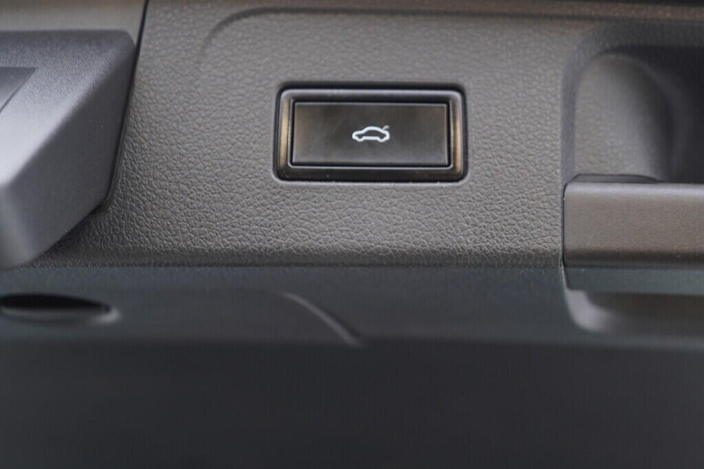 OV190V09395_37.webp_PASSAT VARIANT Highline 2.0 TSI 162 kW automat