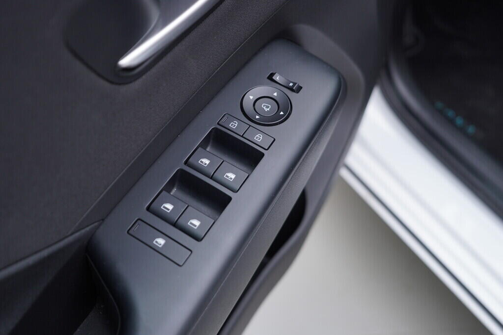 OV190V09396_20.webp_KONA    150 kW manuál, DPH