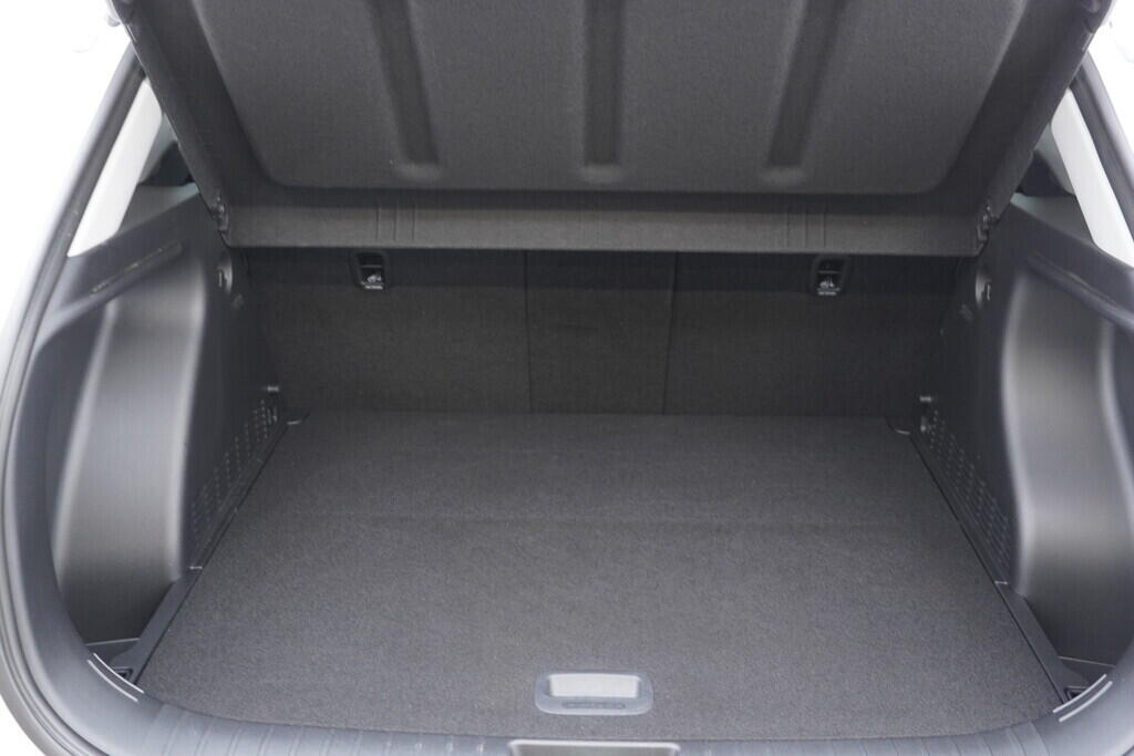 OV190V09396_37.webp_KONA    150 kW manuál, DPH