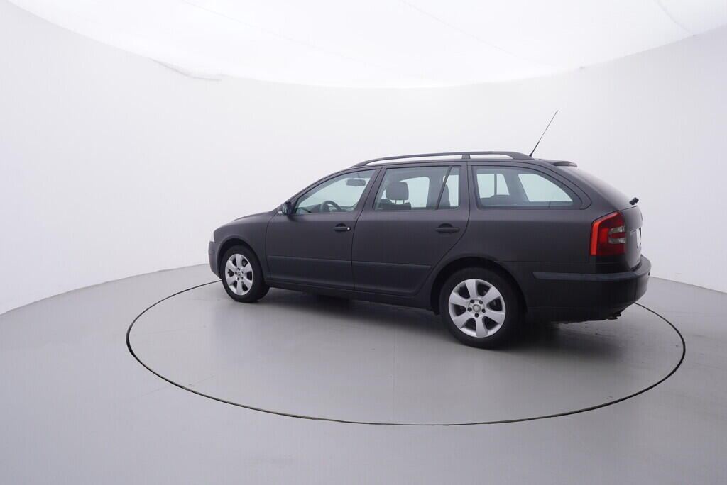 OV190V09397_12.webp_OCTAVIA Ambiente 1.9 TDI 77 kW manuál