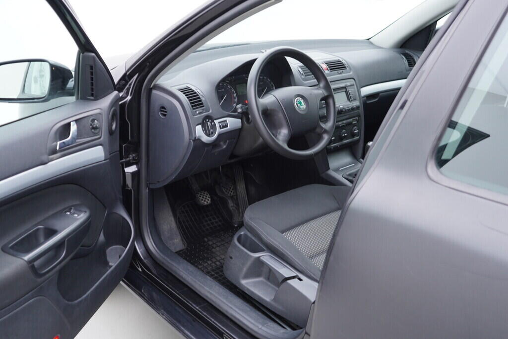 OV190V09397_18.webp_OCTAVIA Ambiente 1.9 TDI 77 kW manuál