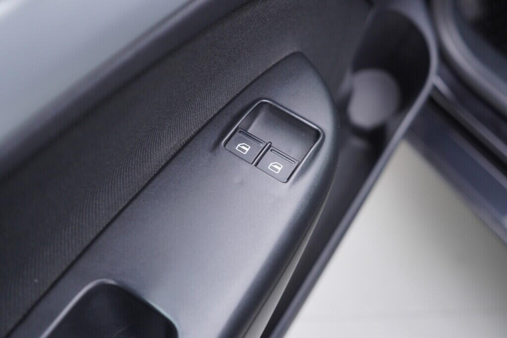 OV190V09397_20.webp_OCTAVIA Ambiente 1.9 TDI 77 kW manuál