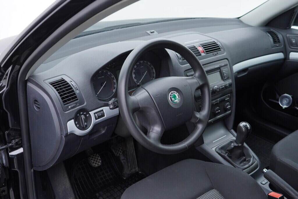 OV190V09397_21.webp_OCTAVIA Ambiente 1.9 TDI 77 kW manuál