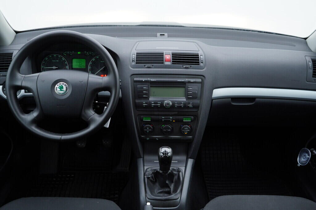 OV190V09397_25.webp_OCTAVIA Ambiente 1.9 TDI 77 kW manuál