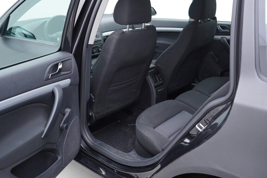 OV190V09397_30.webp_OCTAVIA Ambiente 1.9 TDI 77 kW manuál