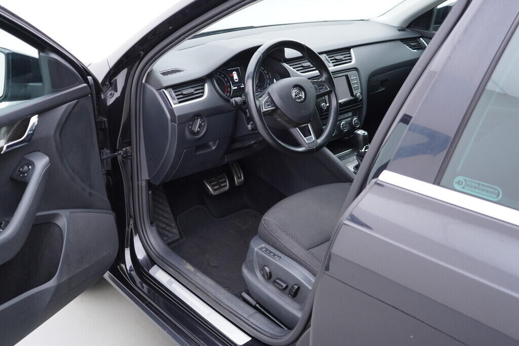 OV190V09398_18.webp_OCTAVIA Scout 2.0 TDI 135 kW automat