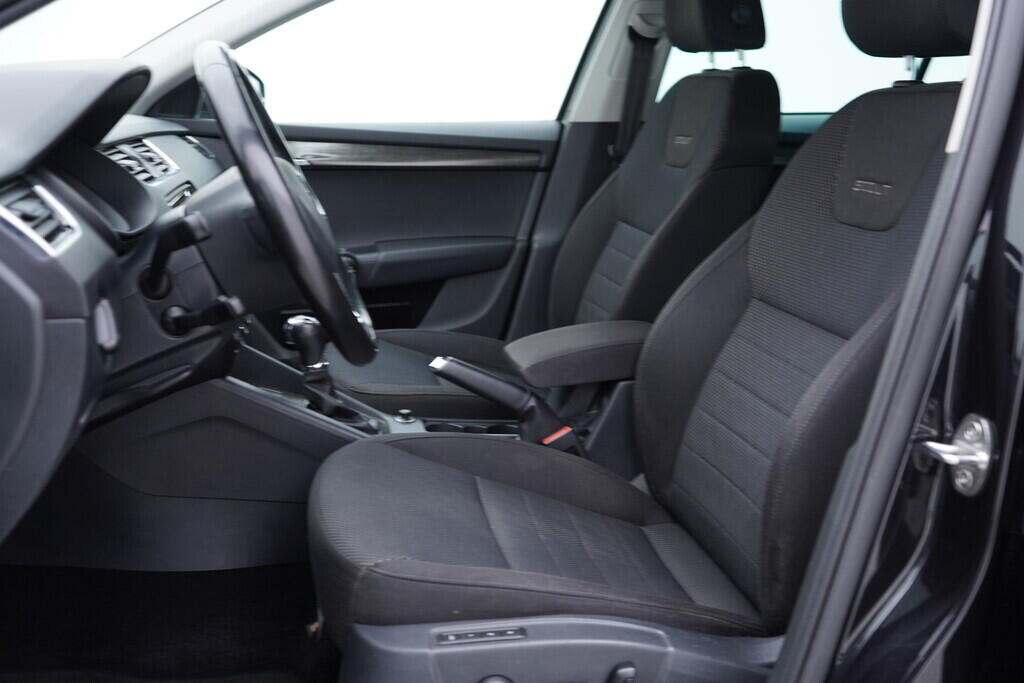 OV190V09398_23.webp_OCTAVIA Scout 2.0 TDI 135 kW automat