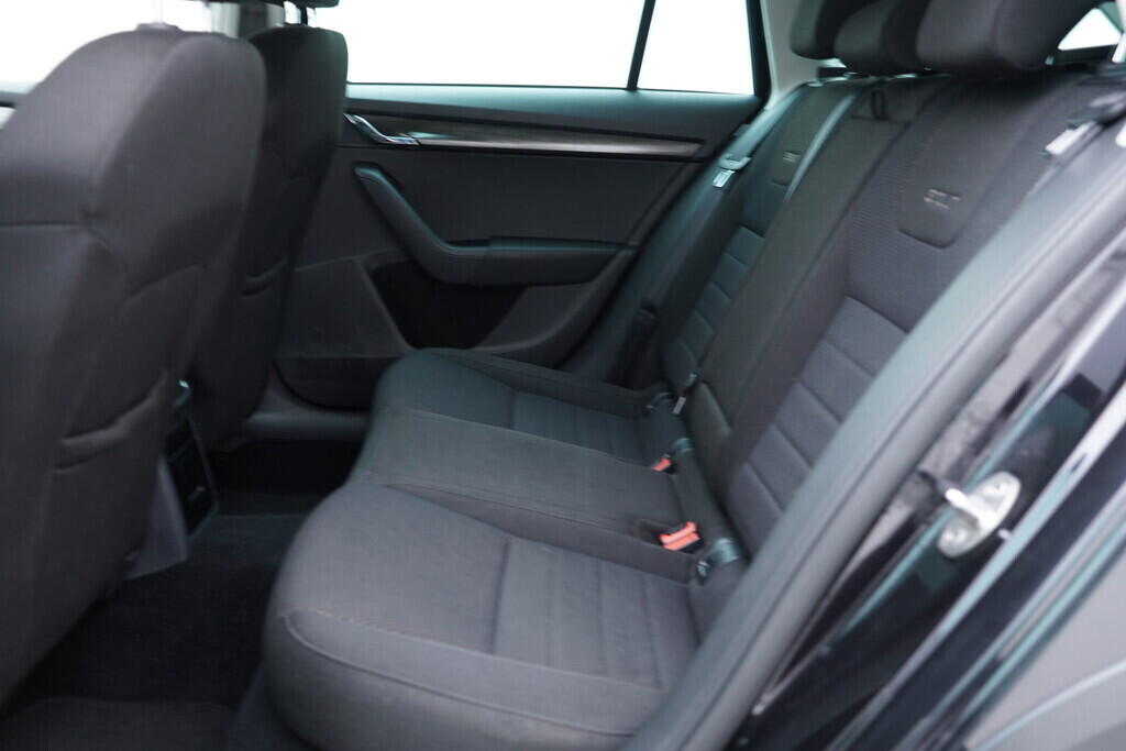 OV190V09398_38.webp_OCTAVIA Scout 2.0 TDI 135 kW automat
