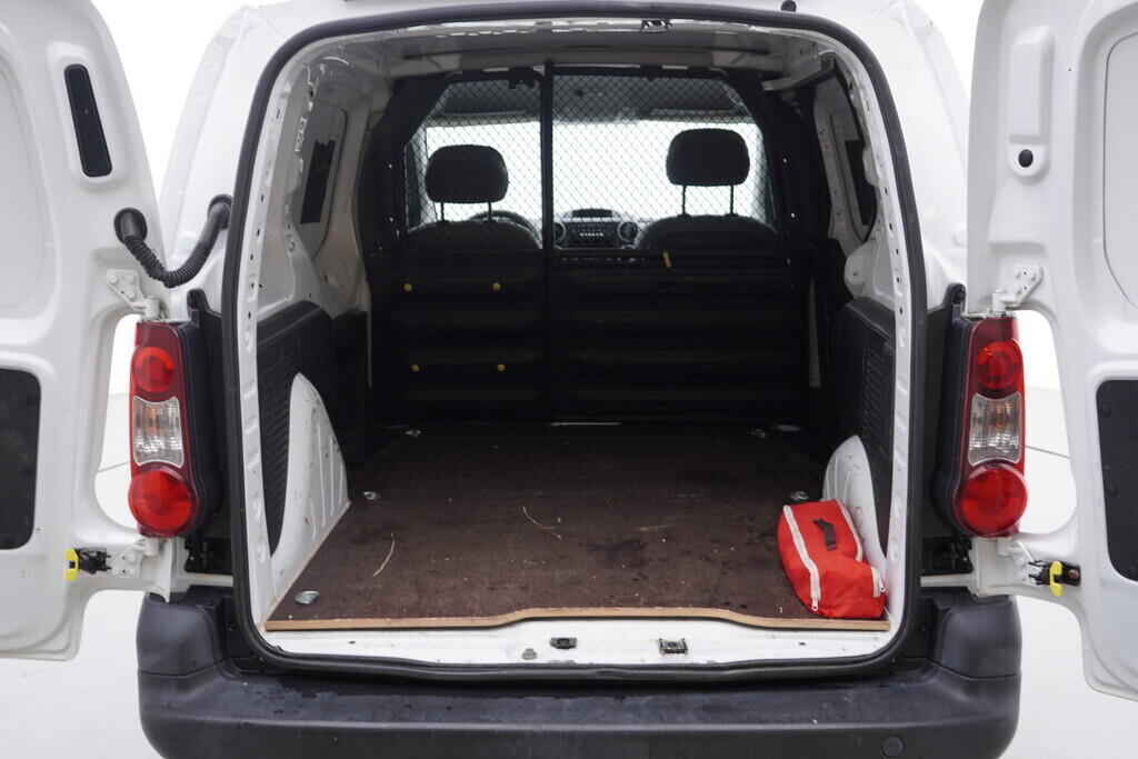 OV190V09400_35.webp_BERLINGO  1.6 TDI 66 kW manuál, DPH