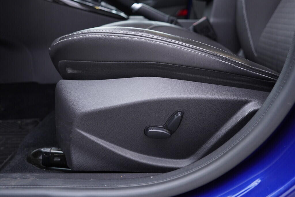 OV190V09404_21.webp_FOCUS Titanium 2.0  110 kW manuál