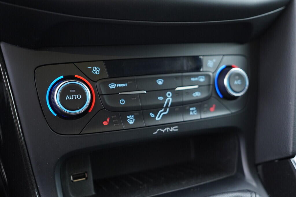 OV190V09404_30.webp_FOCUS Titanium 2.0  110 kW manuál