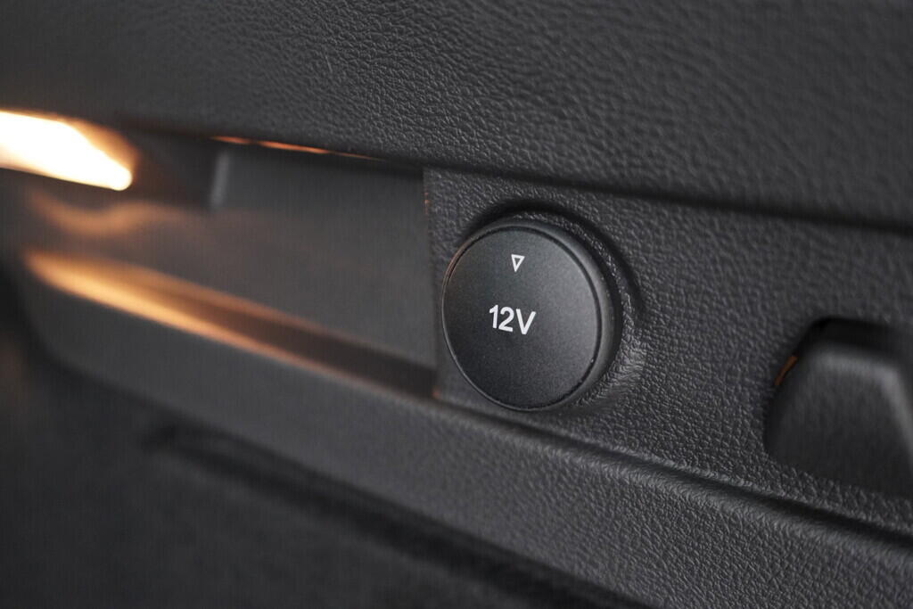 OV190V09404_35.webp_FOCUS Titanium 2.0  110 kW manuál