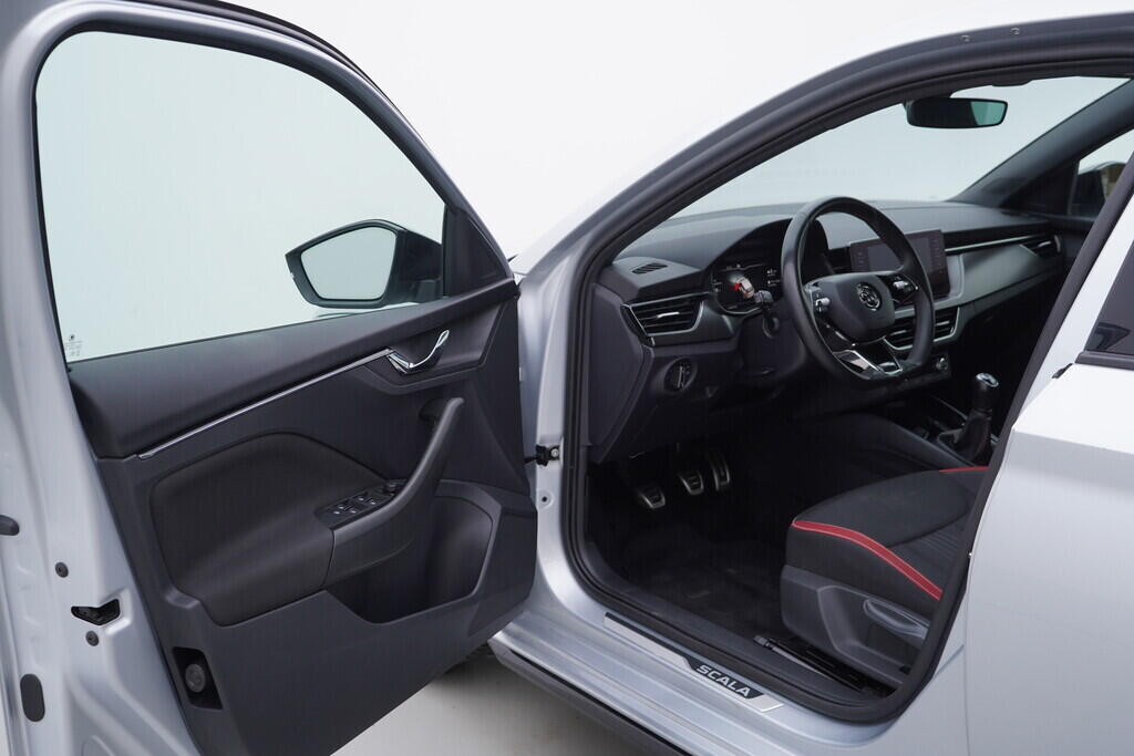 OV190V09405_18.webp_SCALA Monte Carlo 1.6 TDI 85 kW manuál