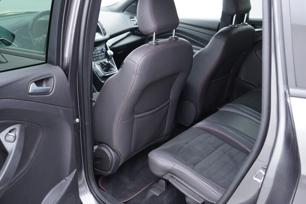 OV190V09406_32.webp_KUGA ST-line 1.5  110 kW manuál