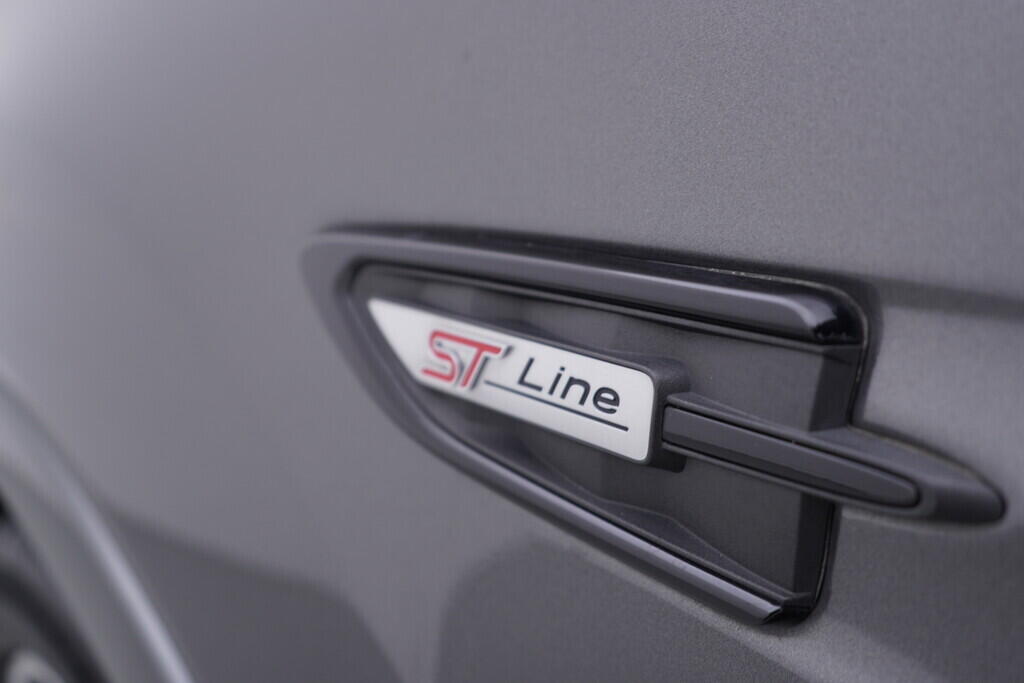 OV190V09406_40.webp_KUGA ST-line 1.5  110 kW manuál