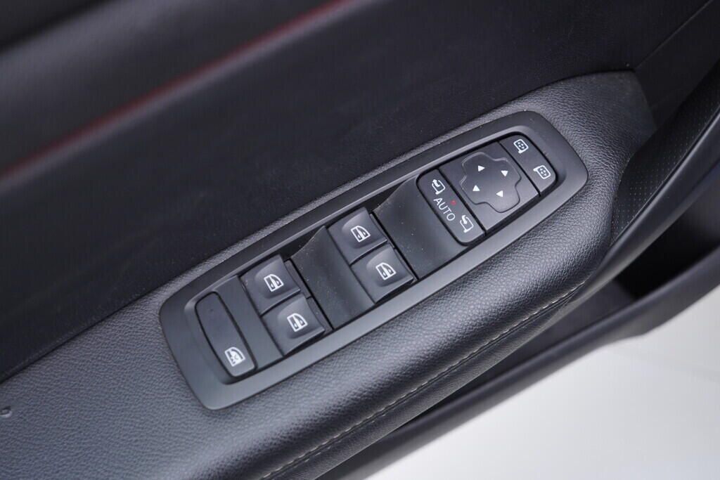 OV190V09407_20.webp_MÉGANE Intens 1.3  117 kW automat