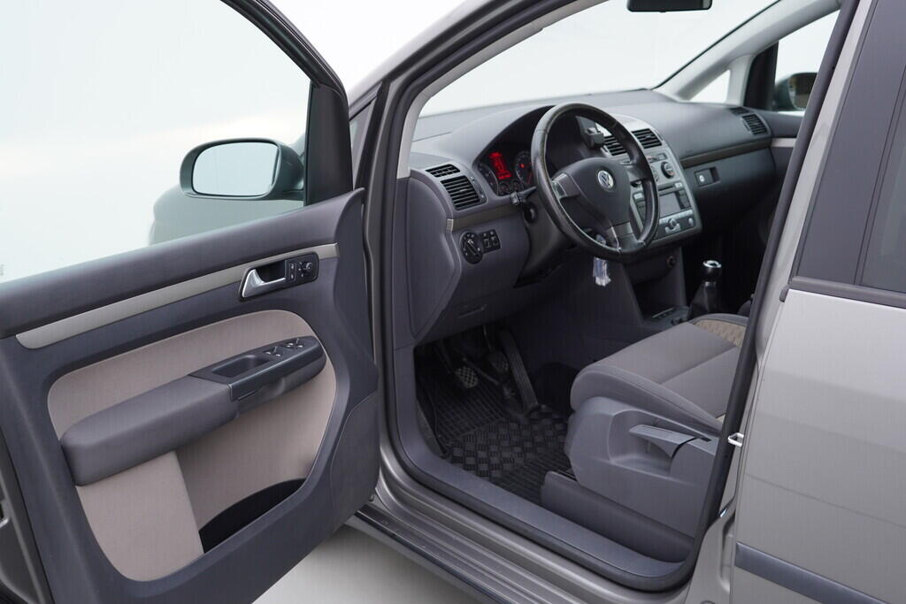 OV190V09409_18.webp_TOURAN  1.4 TSI 103 kW manuál