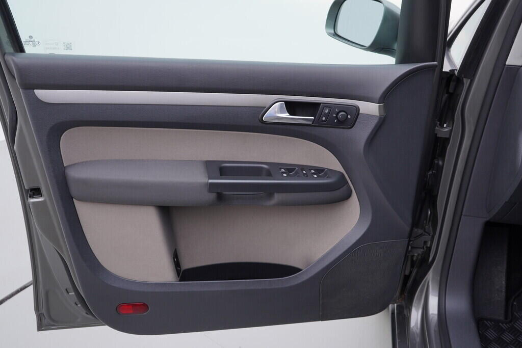 OV190V09409_19.webp_TOURAN  1.4 TSI 103 kW manuál