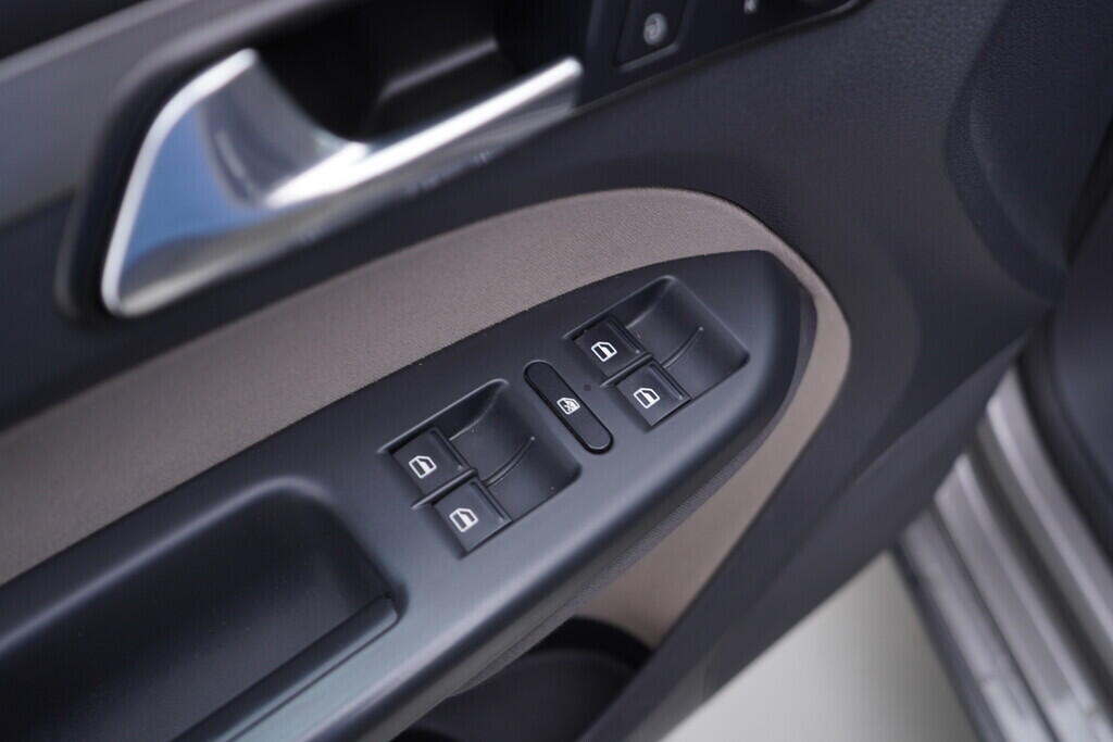 OV190V09409_20.webp_TOURAN  1.4 TSI 103 kW manuál