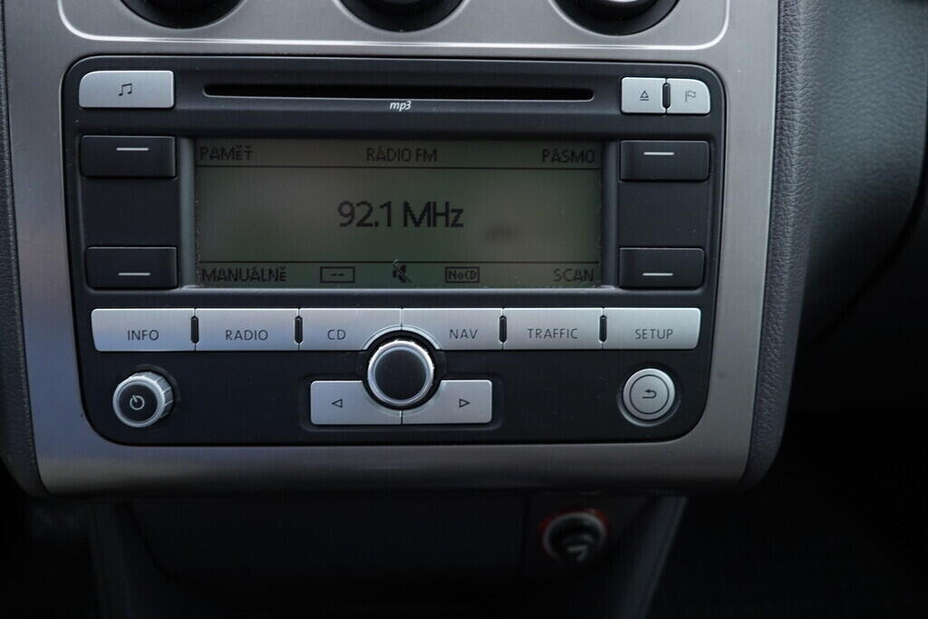 OV190V09409_29.webp_TOURAN  1.4 TSI 103 kW manuál