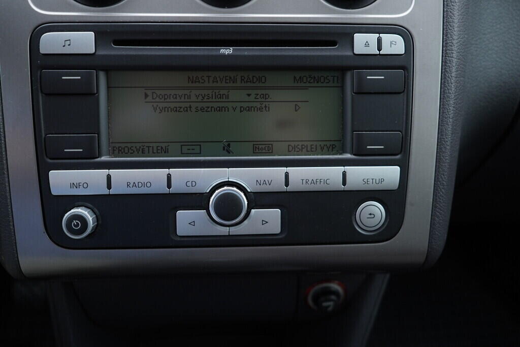 OV190V09409_30.webp_TOURAN  1.4 TSI 103 kW manuál